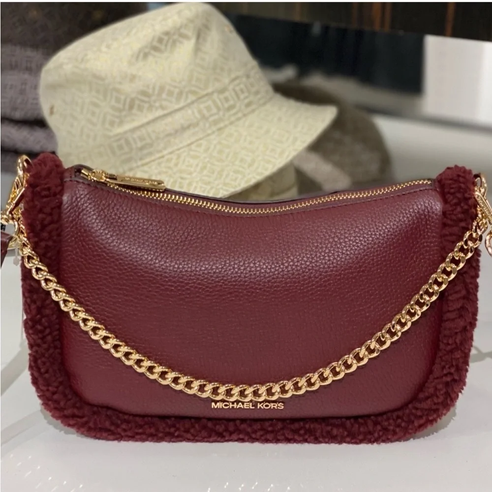 MICHAEL KORS CARMELA Medium
Leather Chain Crossbody Shearling - Picture 10 of 13